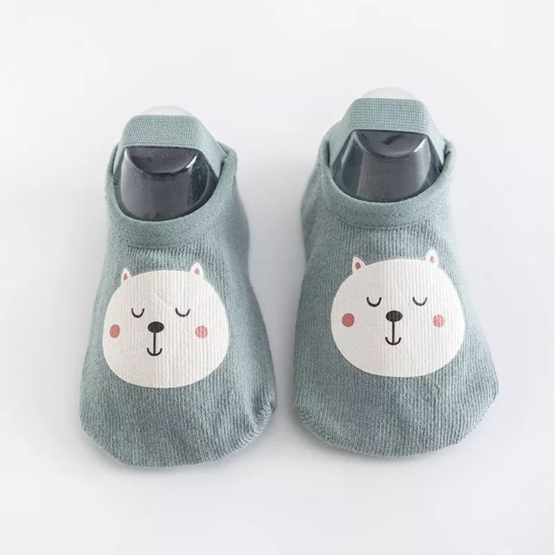 Kaos kaki anak bayi nyaman dipakai di lengkapi antislip