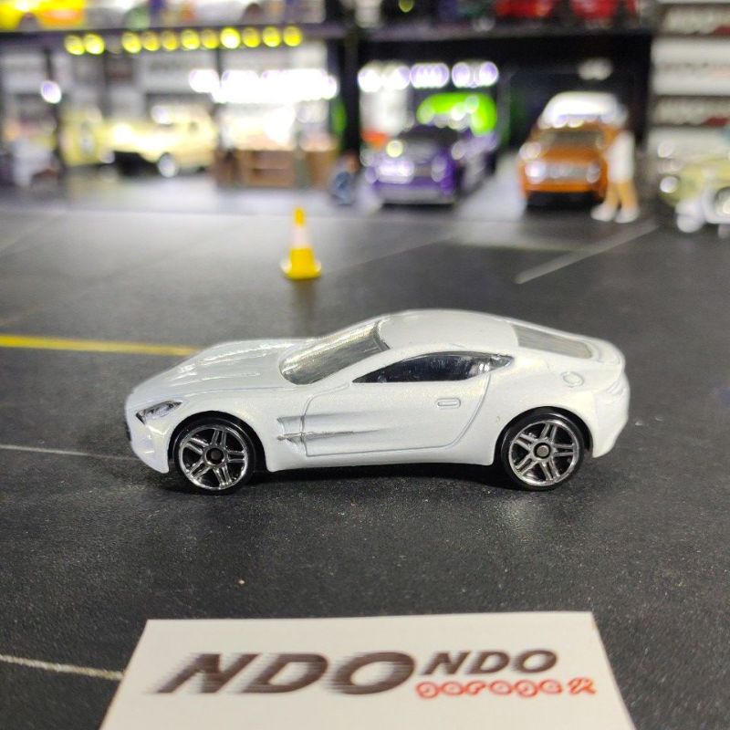 Hot Wheels Aston Martin One-77 White 2nd Loose - 2012 HW All Stars