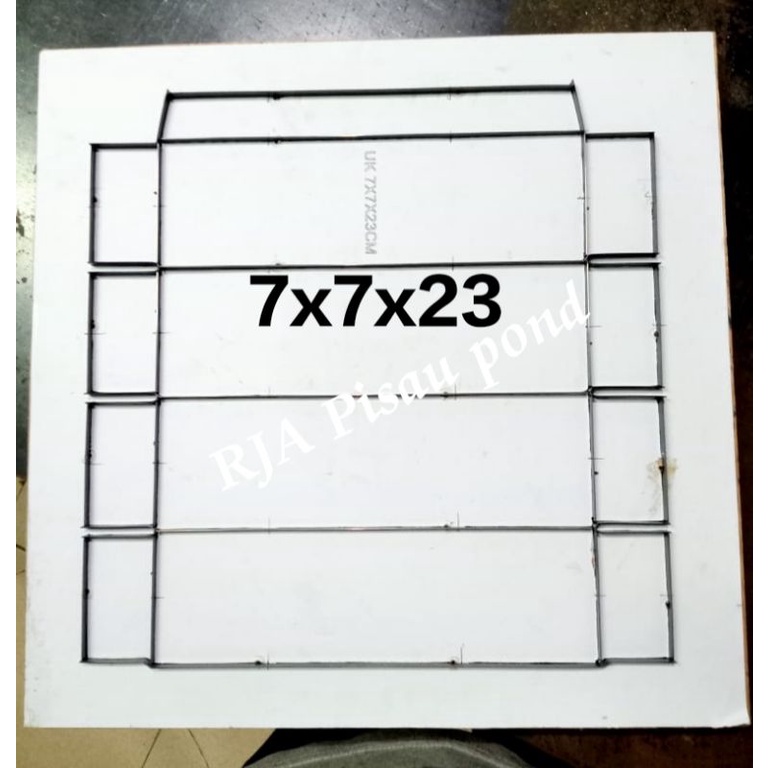 

pisau kardus ukuran 7x7x23cm