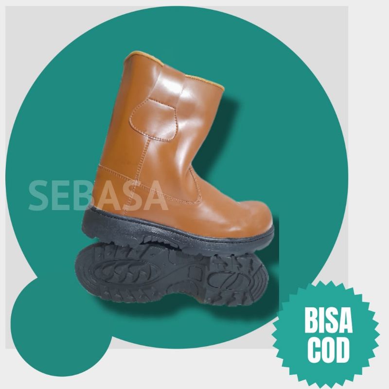 sepatu safety boot tinggi warna tan untuk kerja proyek
