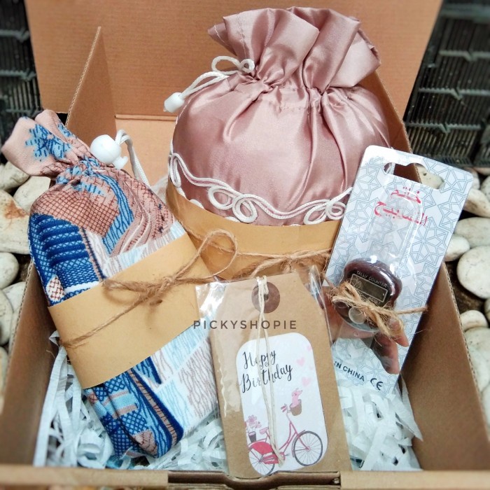 

(COD) Hampers Mukena Parasut Sajadah Tasbih Travel Size Hadiah Kado Gift - HP_Merah