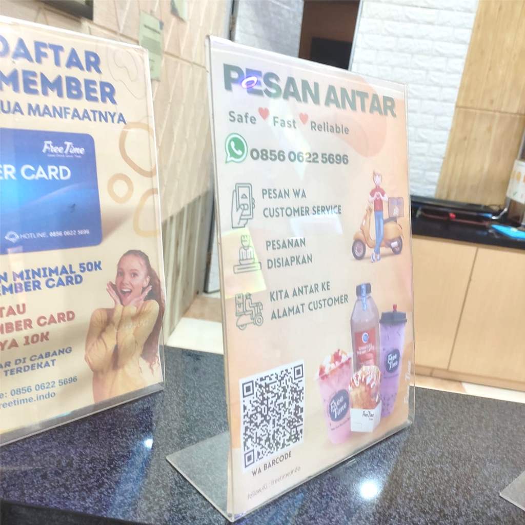 

PAPAN MENU/ TEMPAT BROSUR LIFLET AKRILIK A4 / TENT HOLDER / TENT CARD AKRILIK DISPLAY UKURAN A4