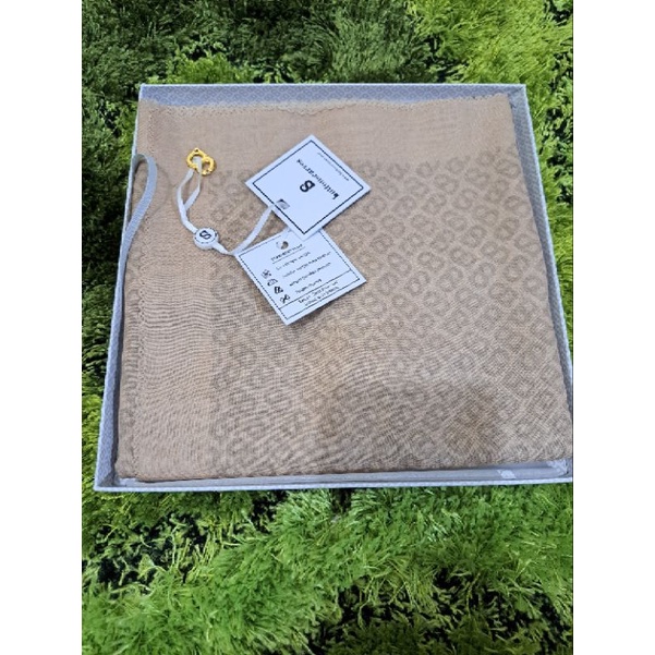 TAPIS SQUARE BUTTER BUTTONSCARVES