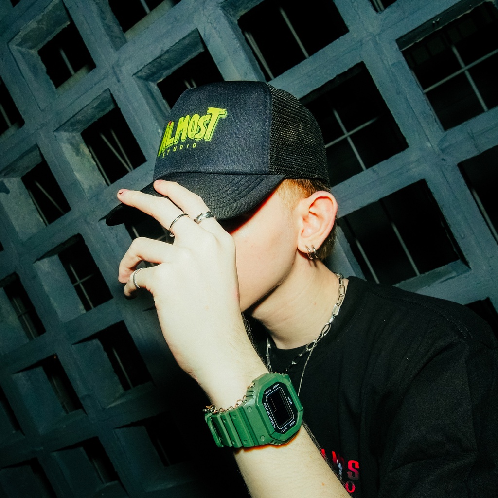 Almost Studio - Topi Trucker - Wazowski - Black