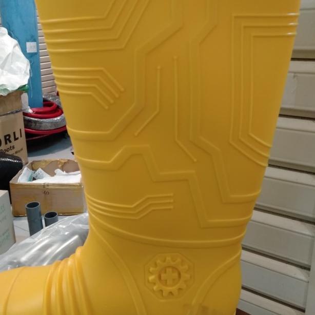 sepatu boot safety kuning merk Ergos