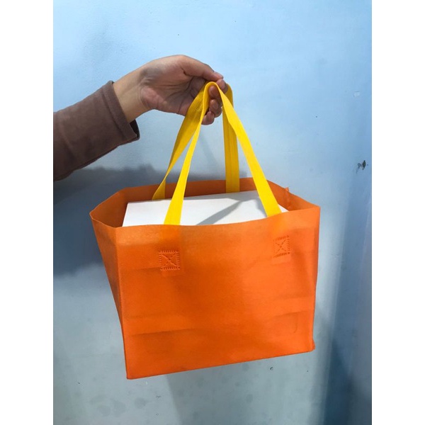 TAS SPUNBOND 25×25 TAS BESEK NASI KOTAK
