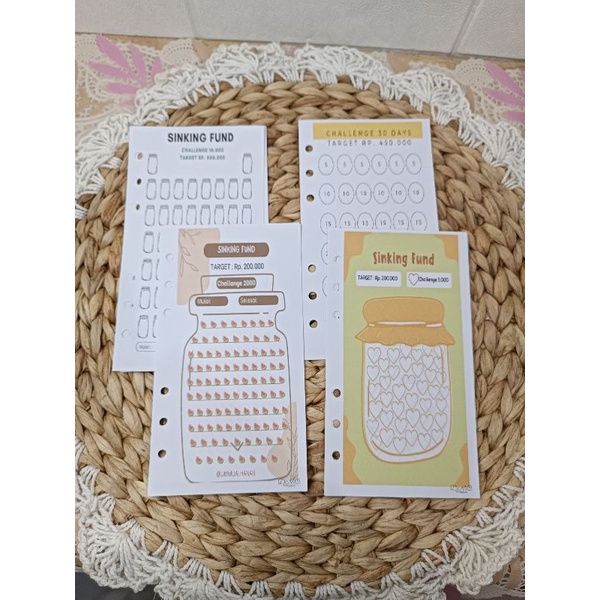 

KERTAS SINKING FUND/ TARGET ISI 4 LEMBAR A6 / BAHAN HVS MIN. ORDER 2 SET