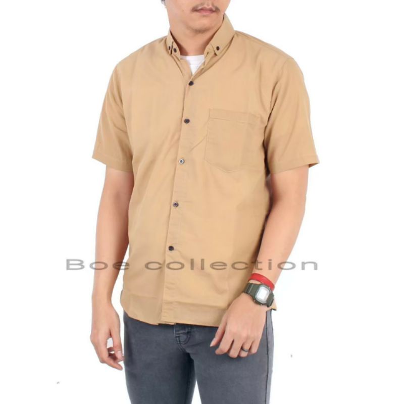 Kemeja Polos Pria Lengan Pendek mocca Baju Hem Kemeja Kantor Pria Cowok Lengan Pendek Model Terbaru Kekinian Slimfit Grosir Bandung