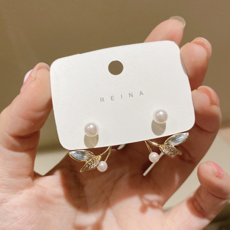 Anting Stud Bentuk Daun Aksen Mutiara Berlian Imitasi Bahan Alloy Gaya Korea Untuk Wanita