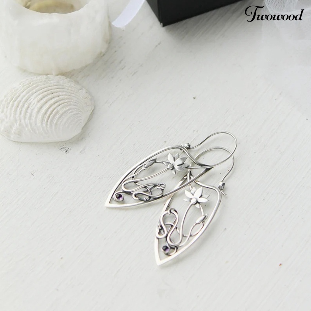 1 Pasang Anting Stud Desain Bunga Model Hollow Out Untuk Wanita