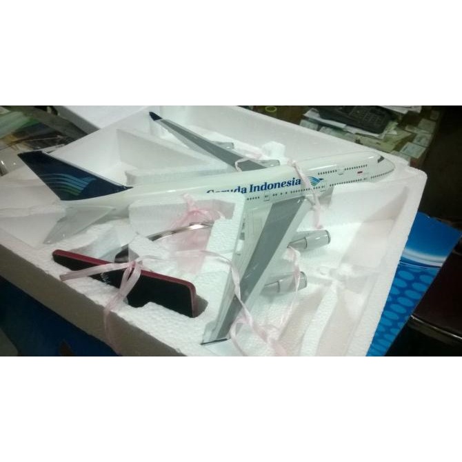 Diecast Miniatur Pesawat Garuda Indonesia B747-400 Besar