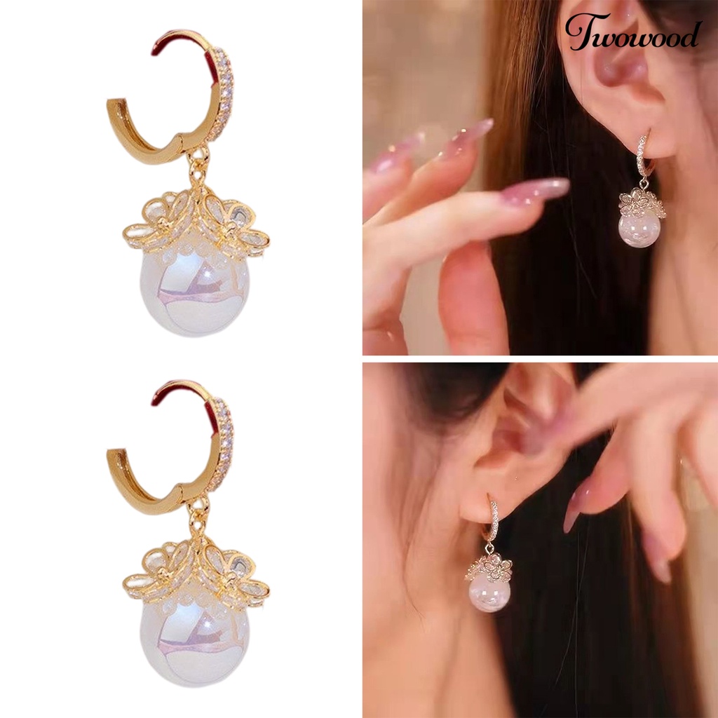 1 Pasang Anting Hoop Liontin Bunga Mutiara Berlian Imitasi Bahan Alloy Untuk Wanita