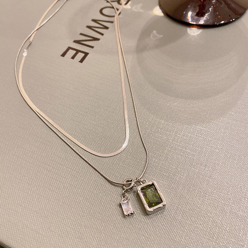 Kalung Choker Bahan Titanium Steel Lapis Ganda Dengan Liontin Bentuk Persegi Warna Hijau