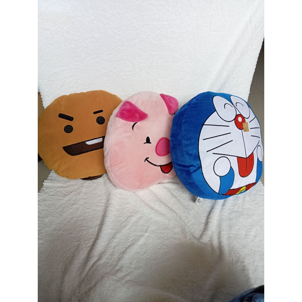 Bantal Karakter Jumbo/ Bantal Karakter Emoji/ Bantal Karakter Babi/ Bantal Karakter Doraemon/ Bantal