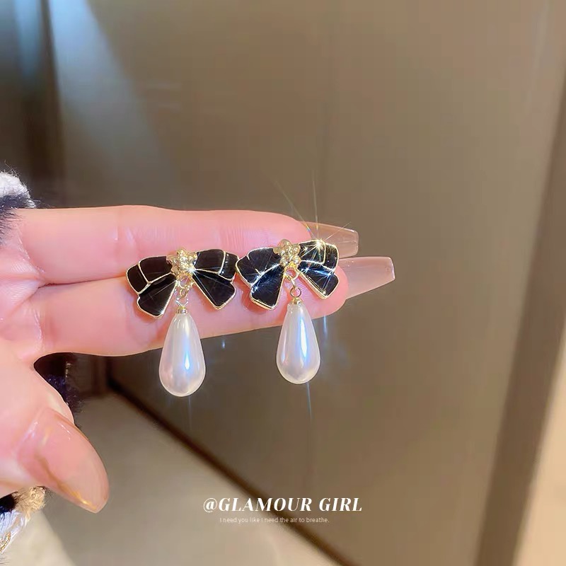 Anting 925 Silver Needle Bentuk Pita Aksen Mutiara Gaya Retro Hong Kong Perancis Desain Chanel