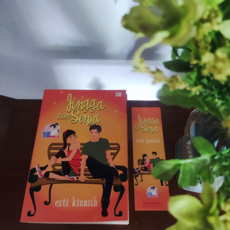 [ Preloved ] Jingga dan Senja, Jingga Dalam Elegi