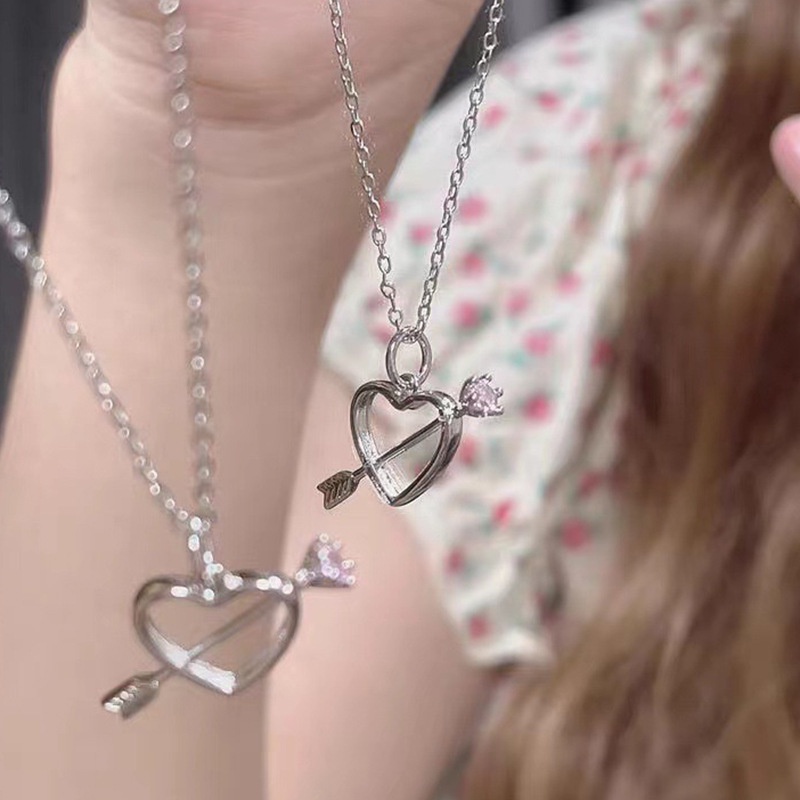 Kalung Rantai Dengan Liontin Hati Cupid Hias Berlian Imitasi Warna Pink Untuk Wanita