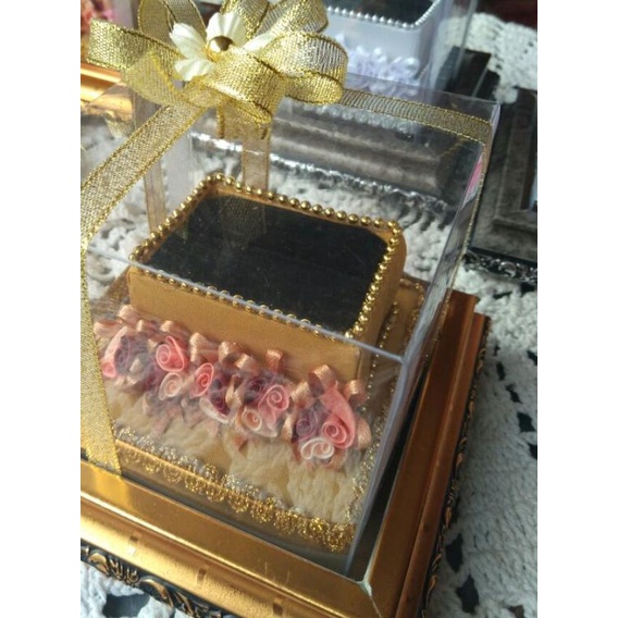 

kotak cincin/ logam mulia