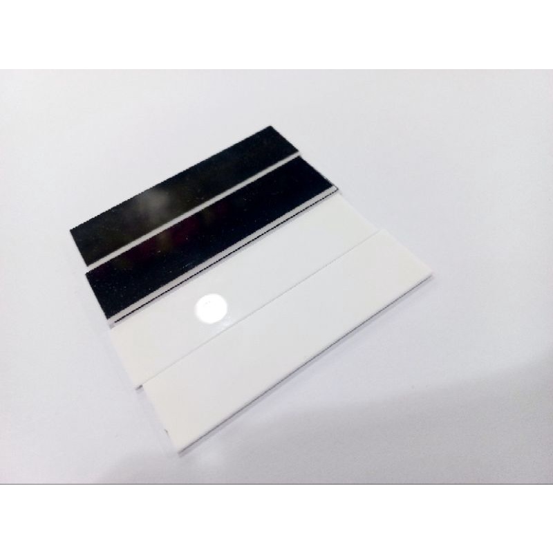 

Bhan papan nama acrilick polos ukuran 2x8 cm hitam lis putih bahan name tag achrilic