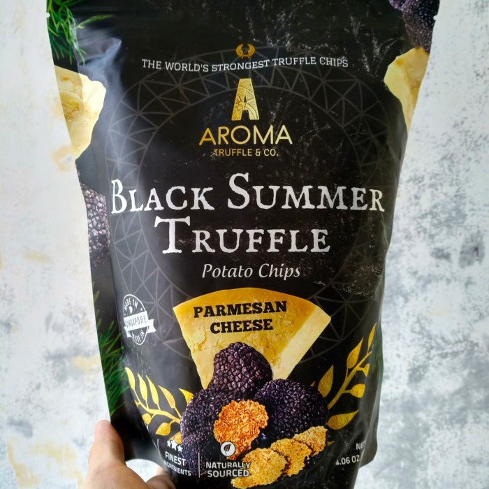 

NEW AROMA Black Summer Truffle Potato Chips Parmesan Cheese 115 Gram