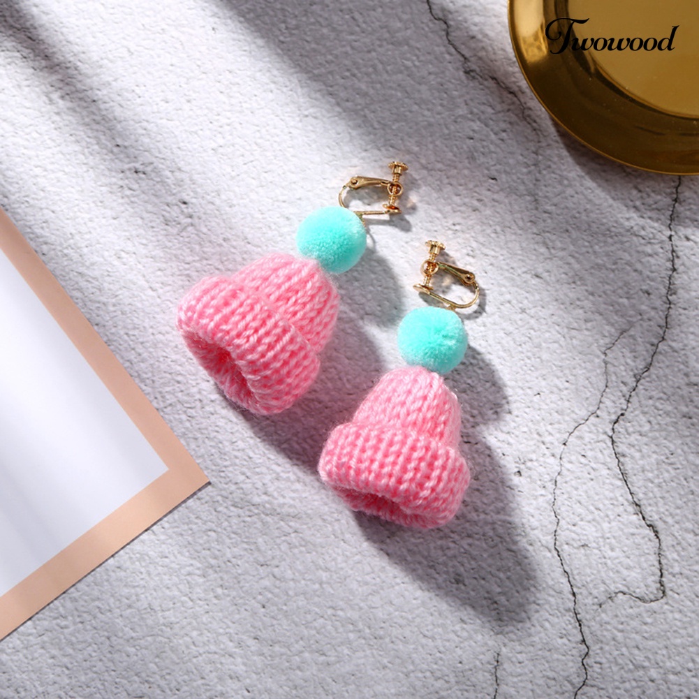 Anting Kait Model Juntai Desain Topi Beanie Pompom Untuk Wanita