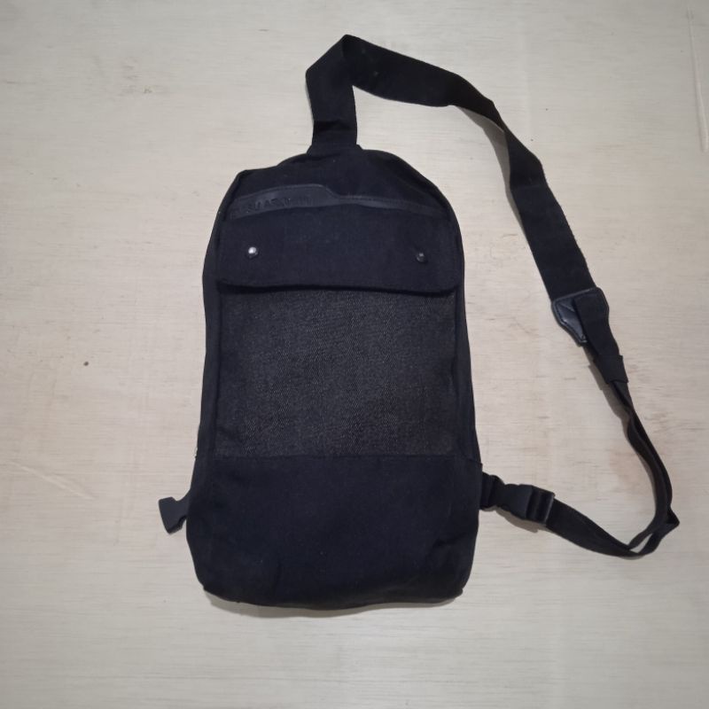 crosbody Sling bag hip pack evisu bakas second branded preloved