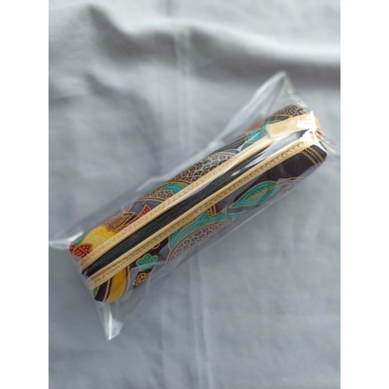 

Souvenir dompet pensil kemasan plastik isi 20