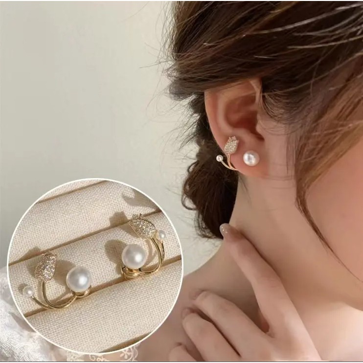 Anting Tusuk Gantung Wanita Desain Bunga Tulip Hias Mutiara + Berlian Gaya Korea Untuk Pesta