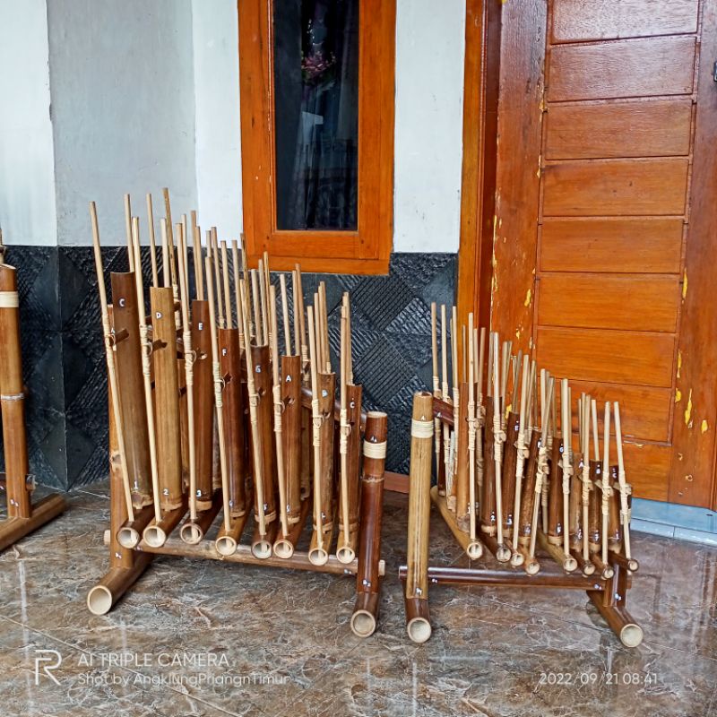 Angklung 2 oktaf nada sedang & nada tinggi, 8 nada 3 tabung bambu hitam, nada ( C - C )