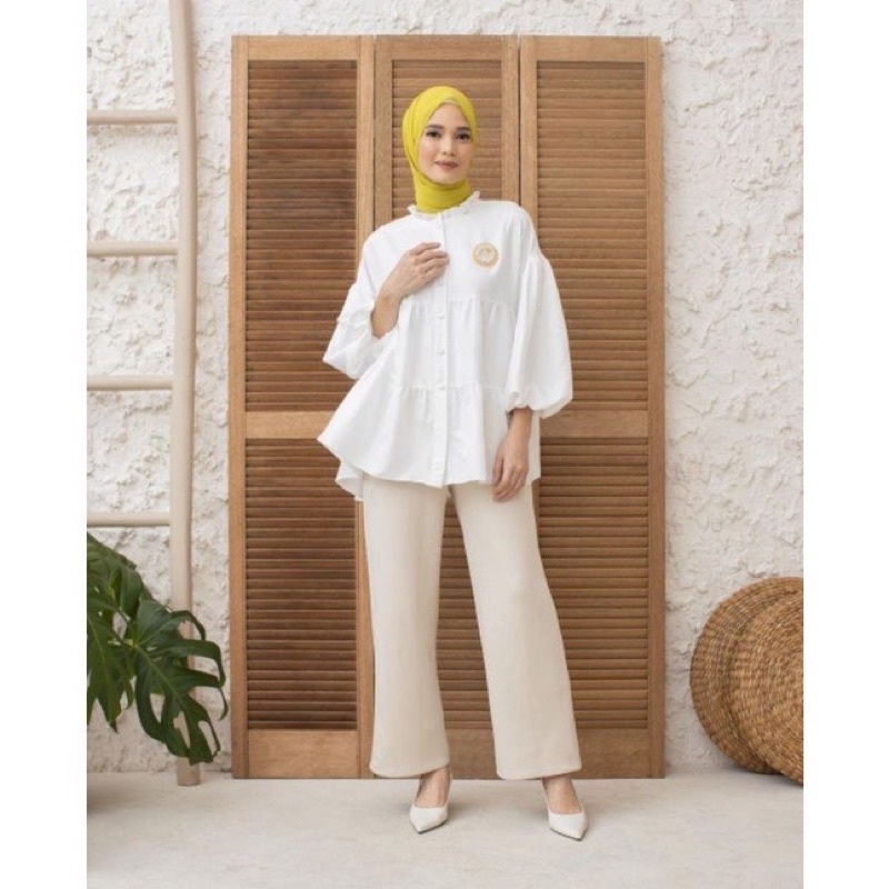 lana blouse wearing klamby