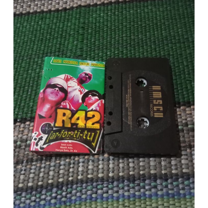 Kaset pita R42 - dari manusia untuk manusia