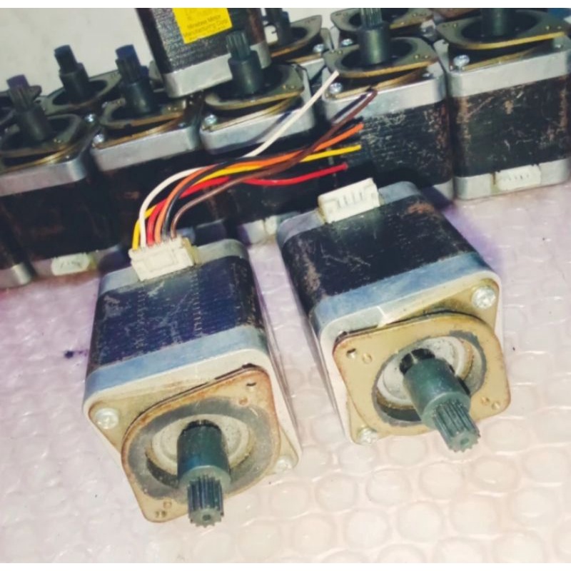 motor stepper Type 17PM - J437 - P2VS 2,63V - 1,5A/ Made in Thailand