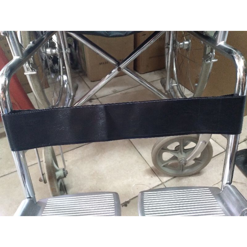 Sandaran kaki di kursi roda tatakan betis kaki kursi roda