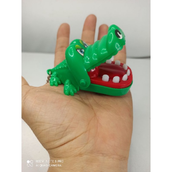 mainan buaya gigit miniatur