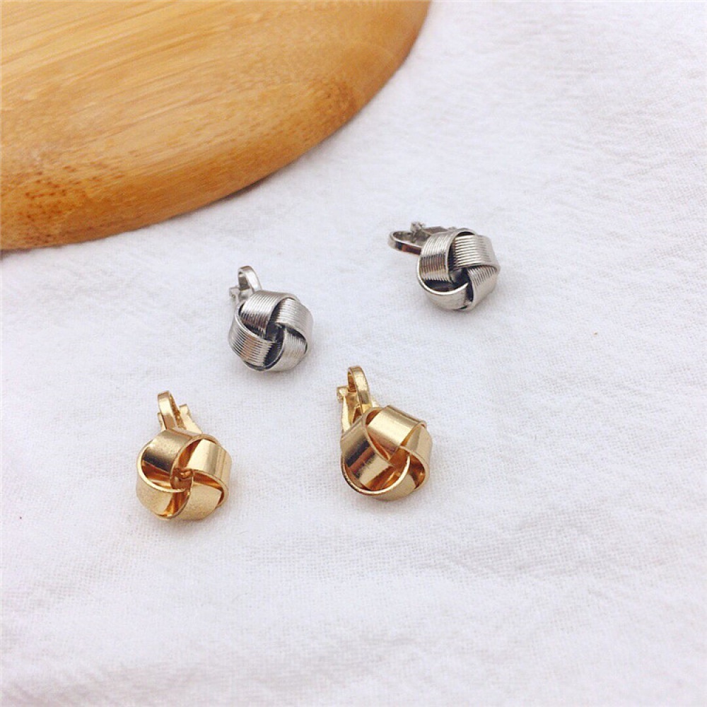 Anting Klip Tanpa Tindik Desain Geometri Twisted Bahan Metal Warna Goldsilver Untuk Wanita