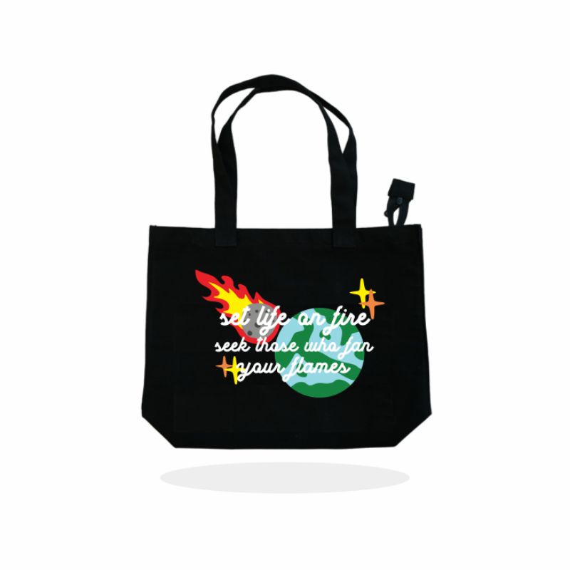 Totebag Kanvas Hitam Resleting - On Fire