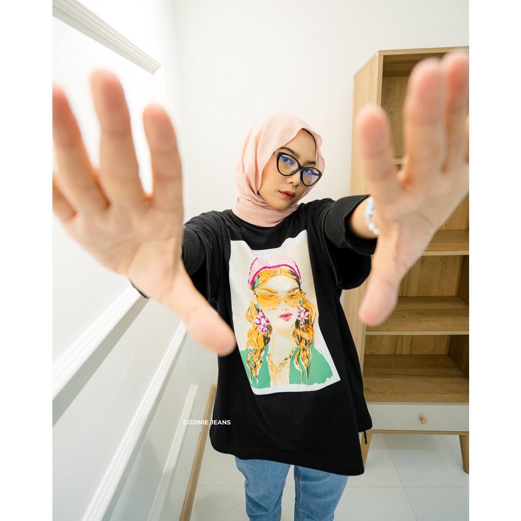 GOJINIEJEANS - T-SHIRT OVERSIZE SABLON CEWE HITAM