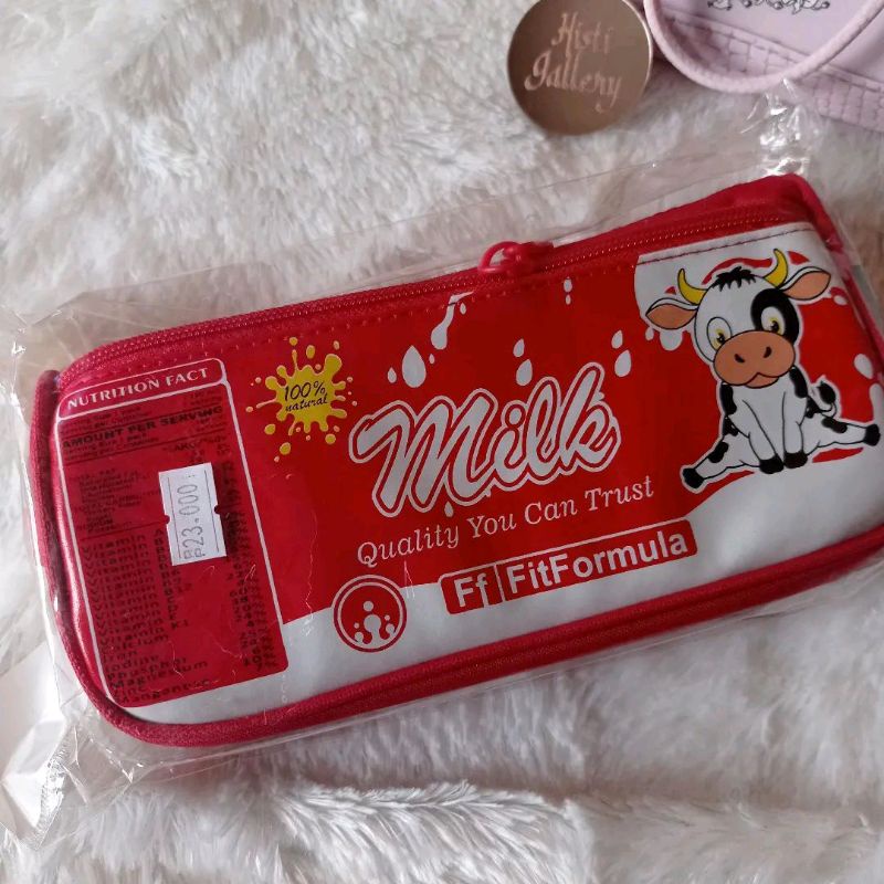 

Tempat Pensil Kain Resleting Karakter Sapi
