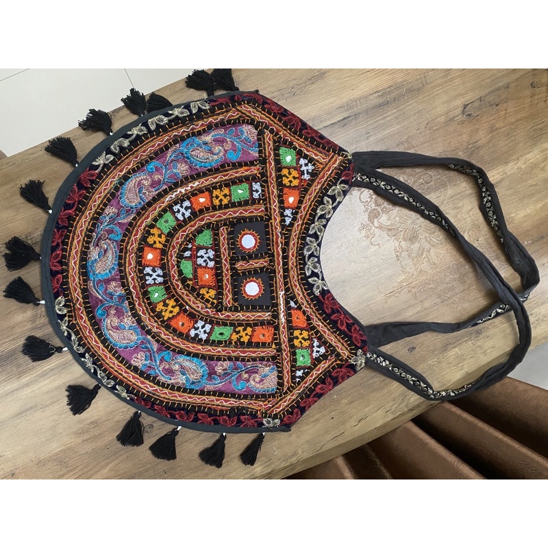 Tas Bahu Etnik India