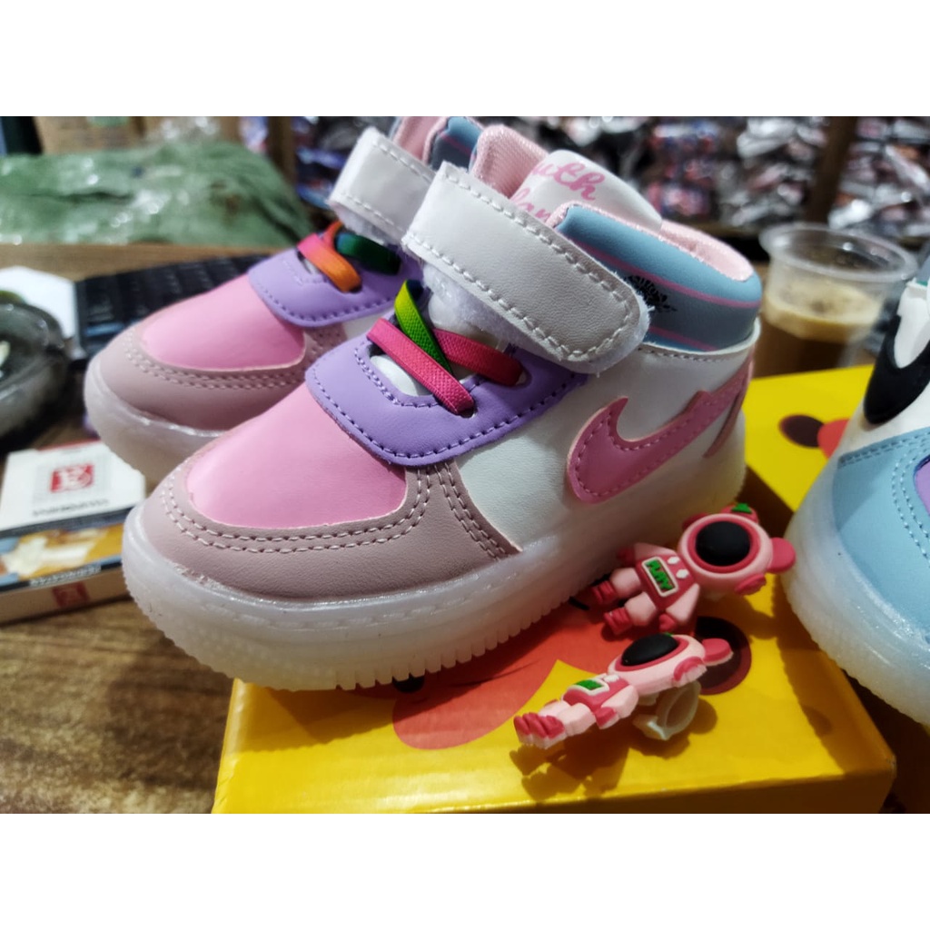 SEPATU ANAK PEREMPUAN LED IMPORT AKSESORIS BONEKA YOUTH BALANCE J2213-2 (21-30)