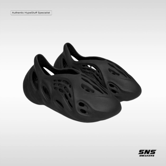 Adidas Yeezy Foam RNNR Onyx BNIB 100% Authentic Original