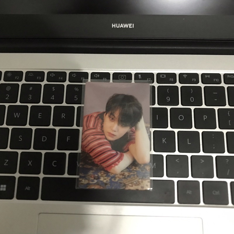 Photocard yoongi macan tear o suga bts (deskripsi)