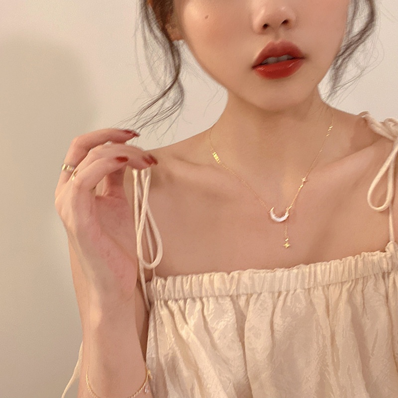 Kalung Liontin Bulan Bintang Bahan Alloy Aksen Berlian Imitasi Gaya Korea Untuk Wanita