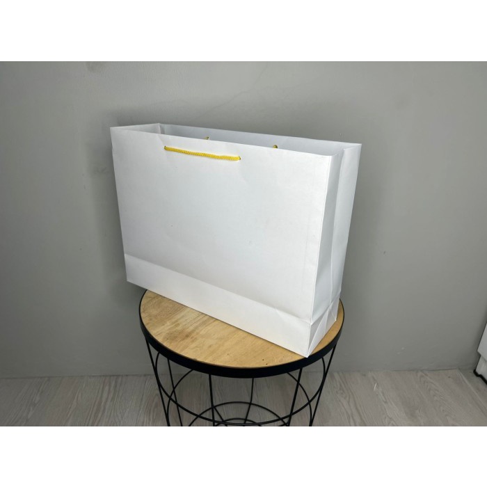 

Paper Bag Putih Polos Siap Pakai / PaperBag ART Carton Putih Perlusin - 18,5X18,5X7CM