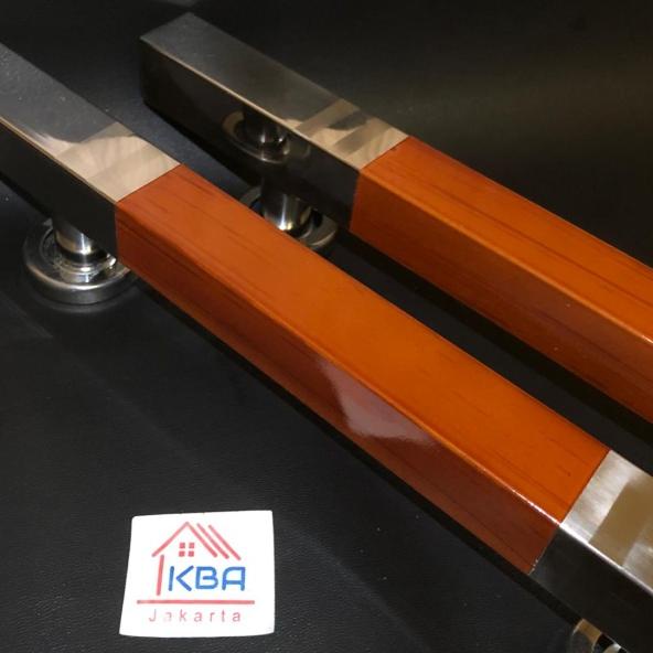 Handle Pintu Minimalis Kombinasi Kayu