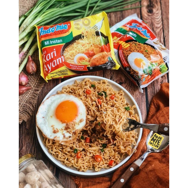 

indomie kari & indomie goreng