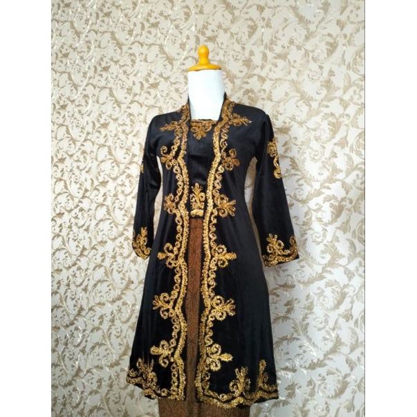 kebaya Beludru longdress