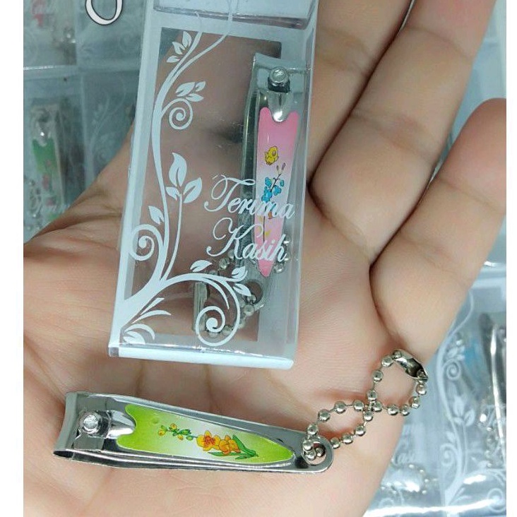 

SOUVENIR GUNTING KUKU RANTAI KEMAS MIKA - SOUVENIR NIKAH & SOUVENIR ACARA - SOUVENIR UMROH & HAJI