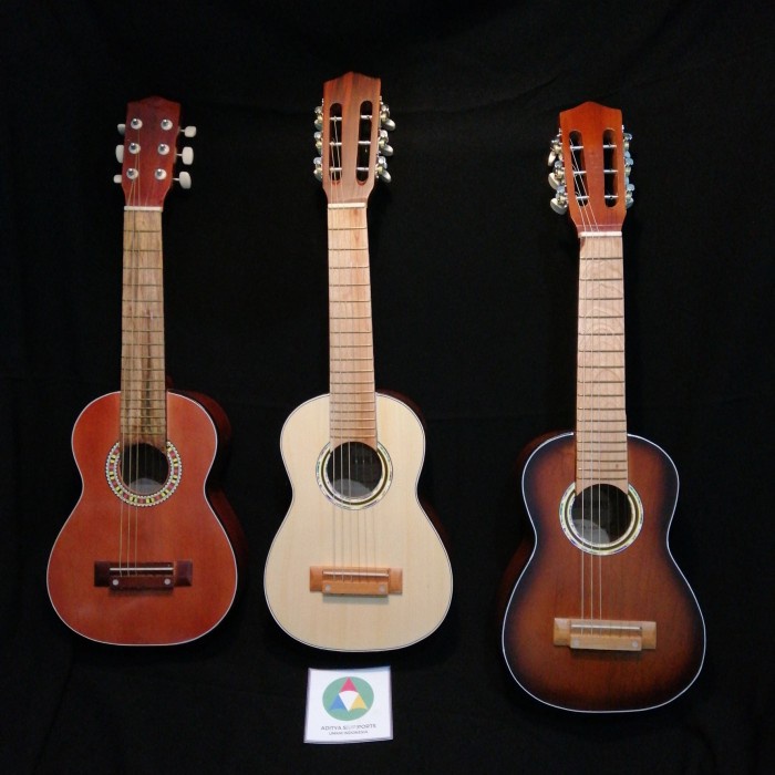 ukulele / gitar kecil 6 senar