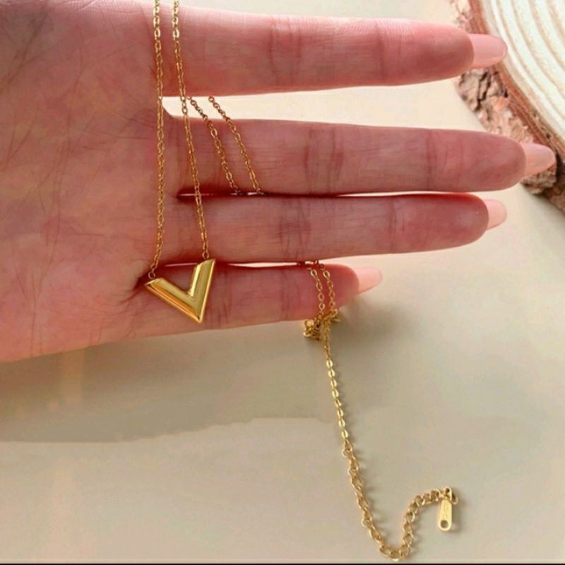 kalung titanium asli bentuk V elegan Lapis emas 18k